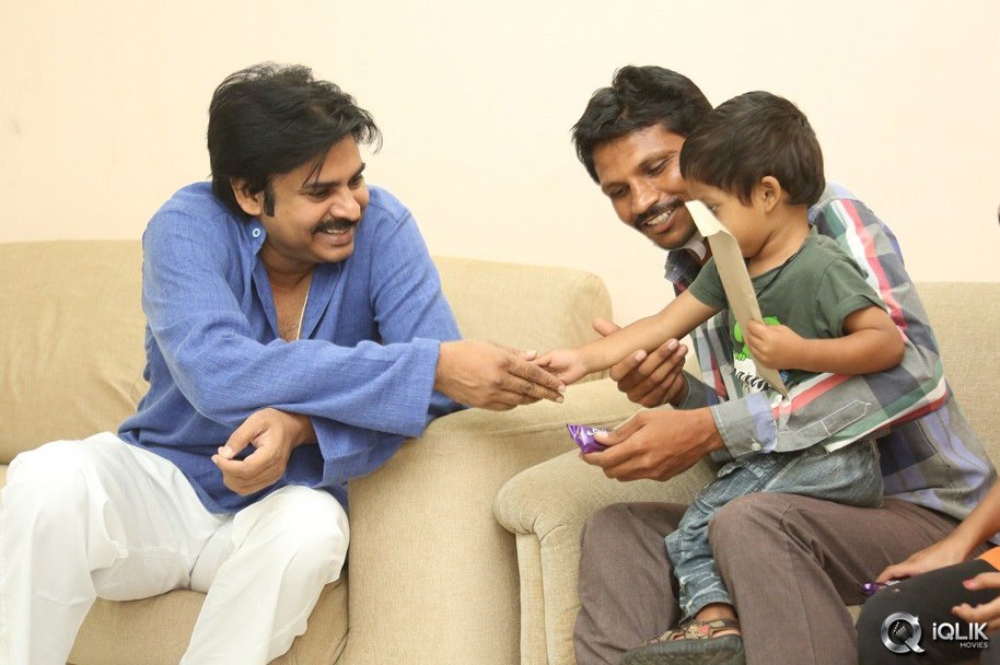 Pawan-Kalyan-Meets-His-Fan-Karuna-Srinivas